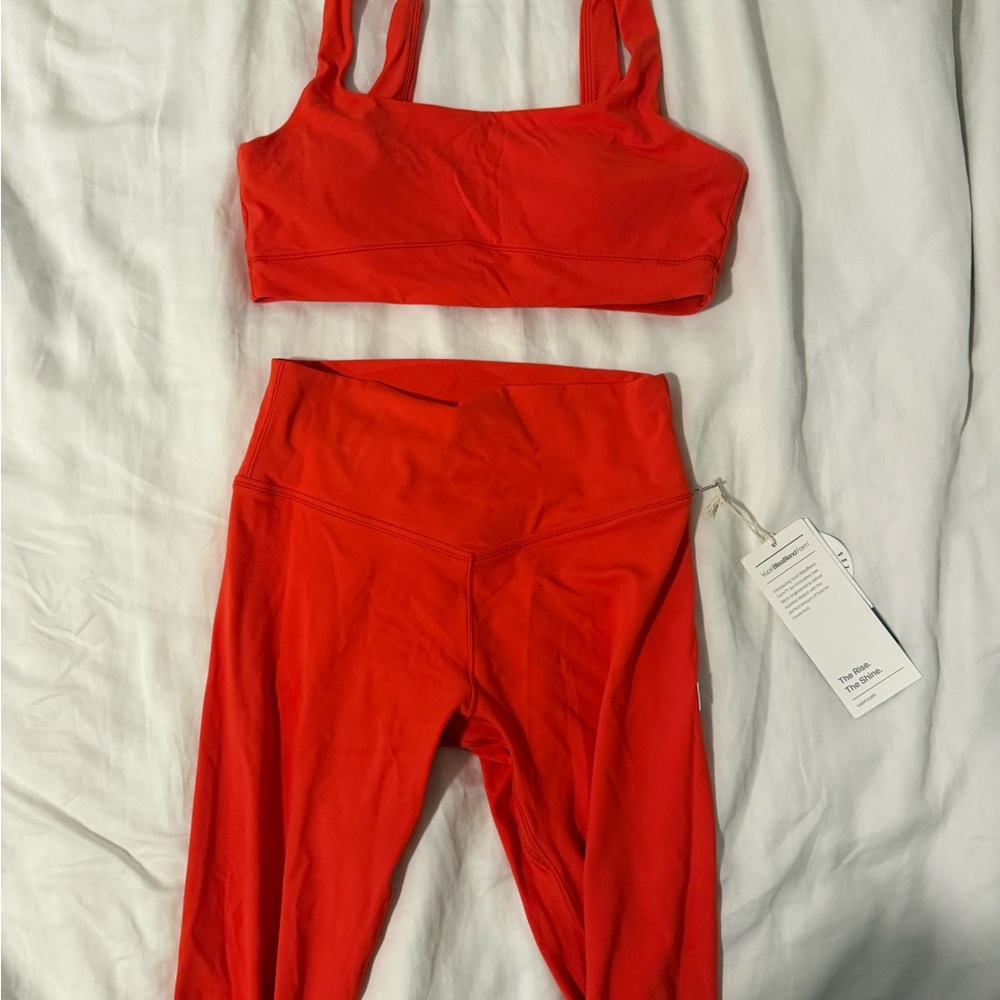 Vuori Poppy Blissblend Form Sports Bra and High-Waist Leggings Set - Picture 2 of 6